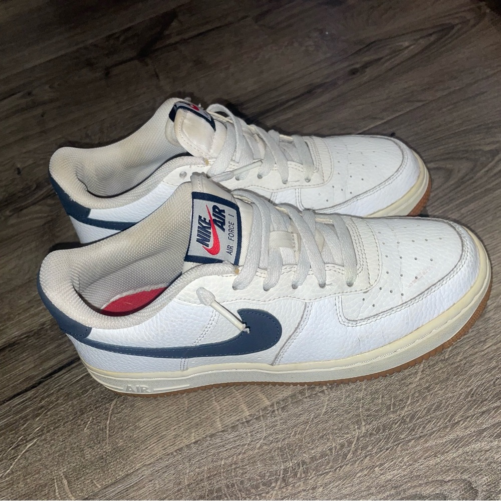 Nike White and Blue Sneakers 5.5 y
